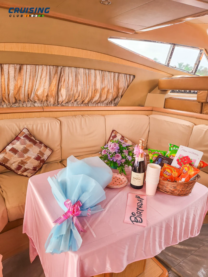 1695722867_Celebrating 21 in Style: Luxury Yacht Birthday_48298.webp